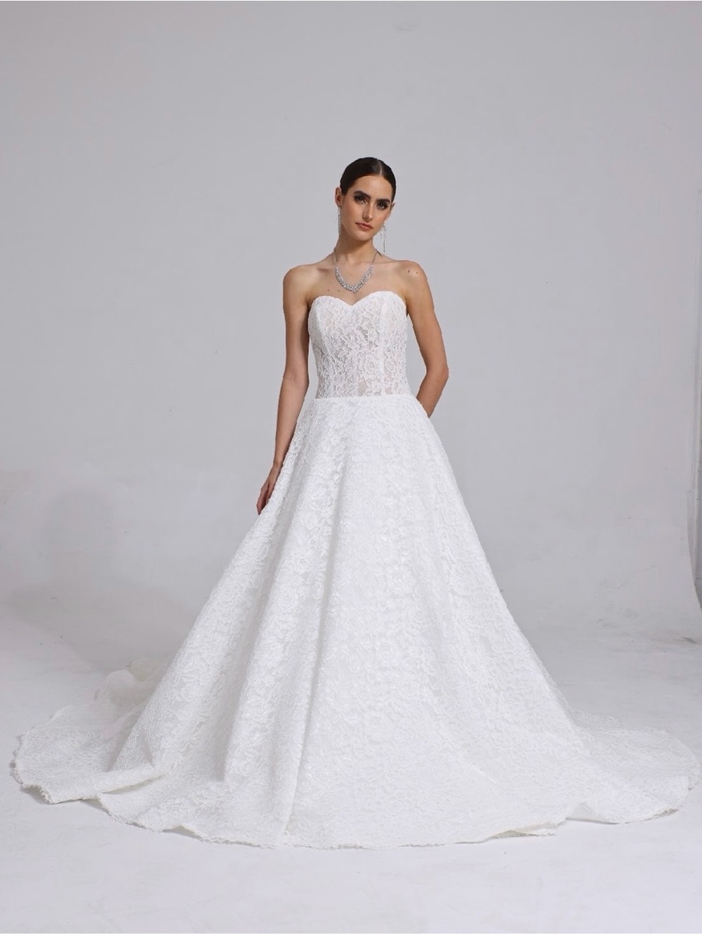 Light Ivory, Elegant Lace Sweetheart Neckline Gown